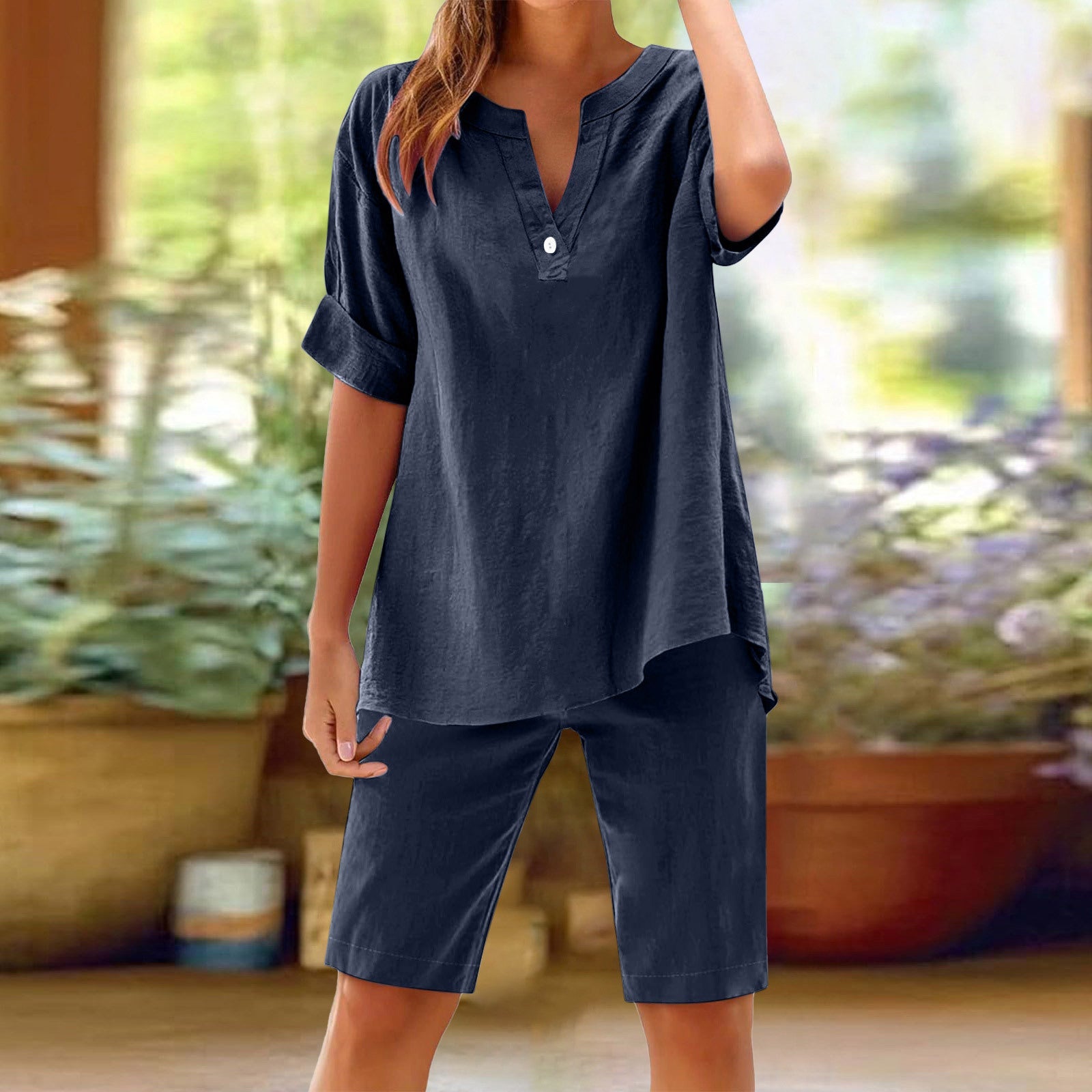Gisoria - Ademend linnen damesensemble met V-hals top en bijpassende short