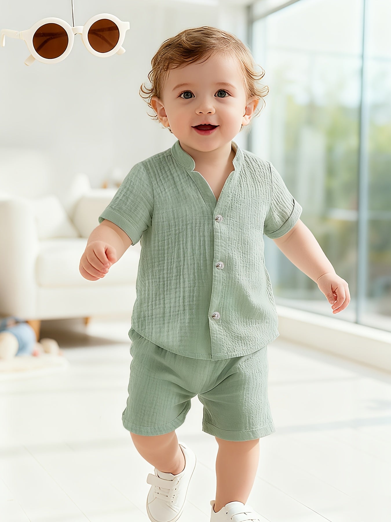 A Short-Sleeve Shirt And Shorts Set for Baby Boys, Featuring a Solid Color And a Stand-Up Collar Design. This Casual Gentleman Outfit Is Perfect for Spring And Summer, Suitable for Everyday Outings, Birthday Parties, And Photo Opportunities