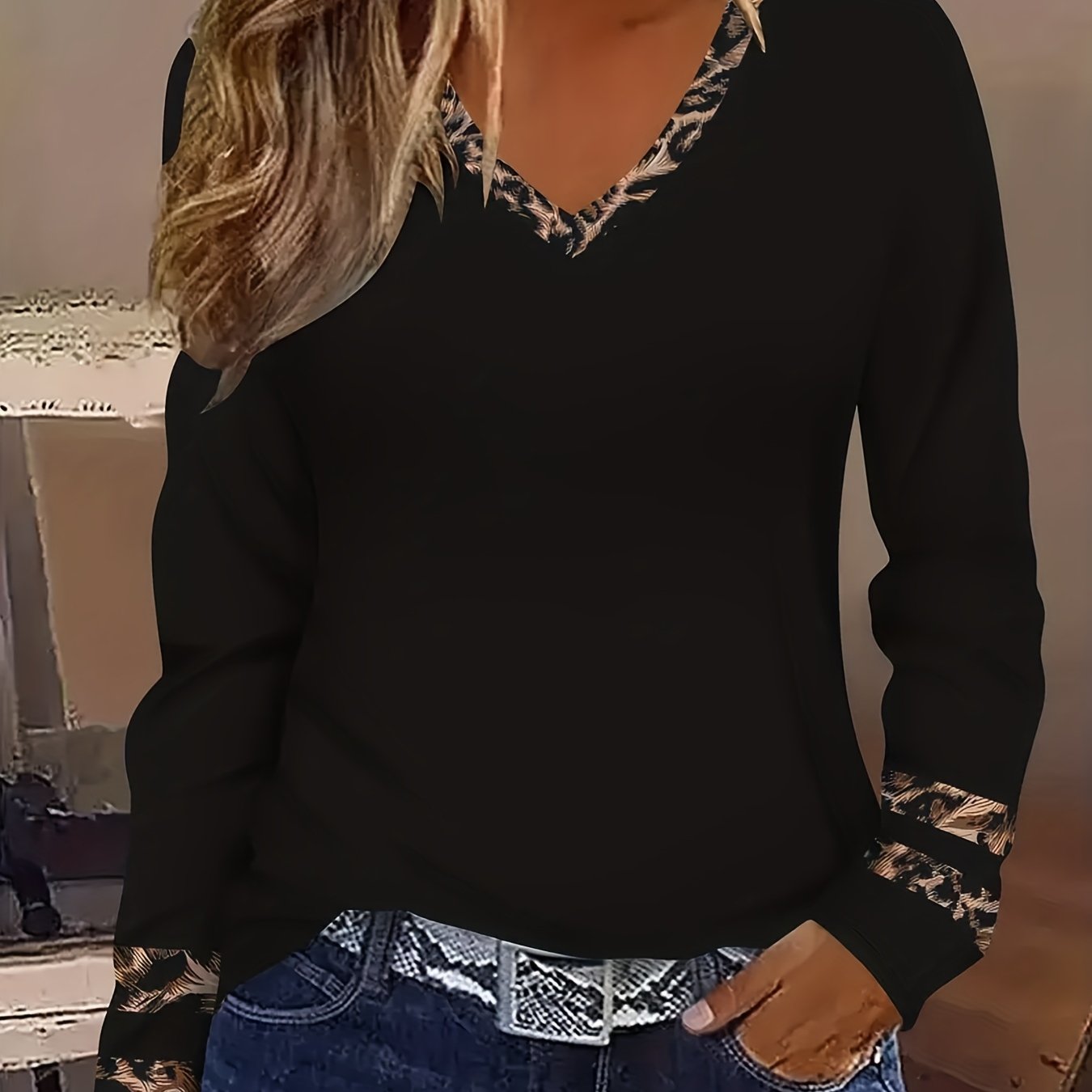 Pavlina - Chic Gestreept T-shirt met V-hals