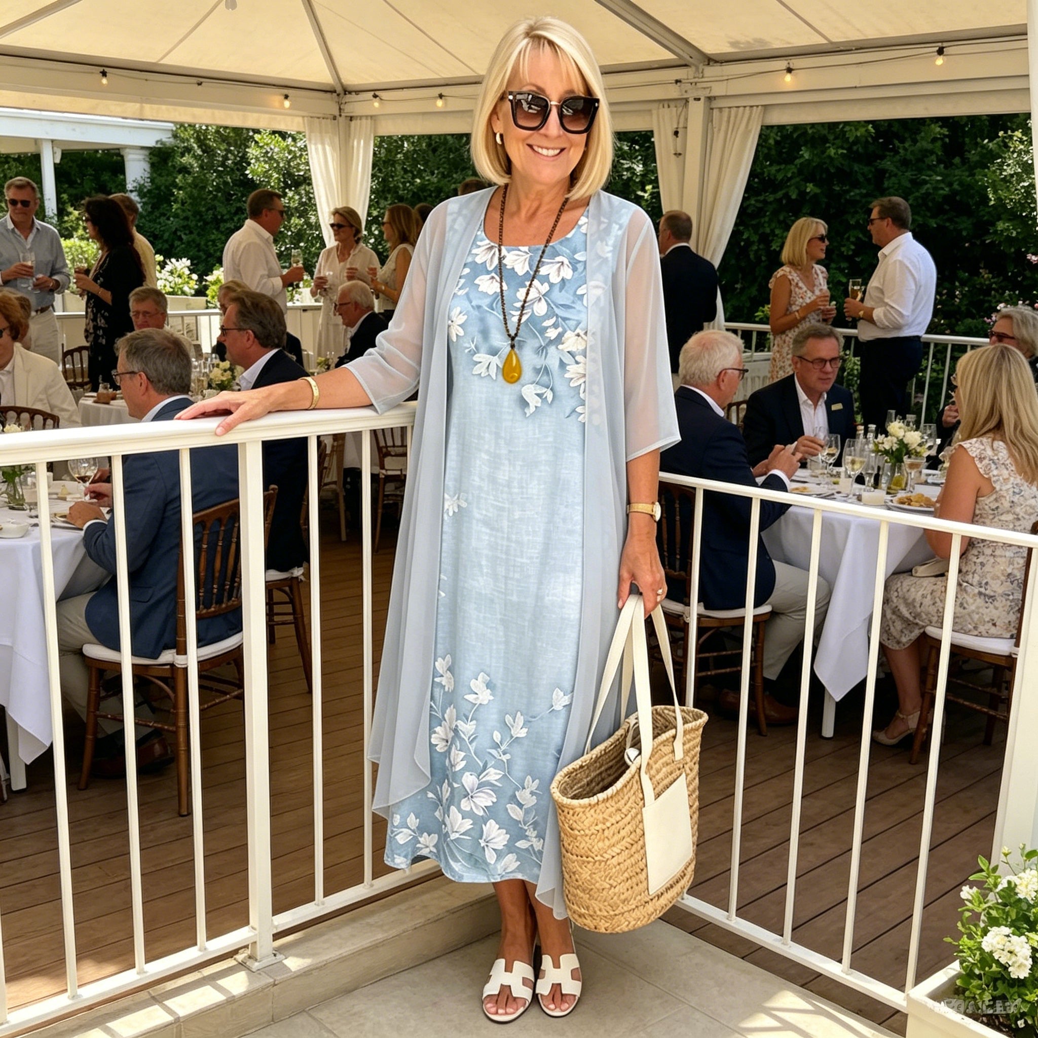 Nesoria - Tweedelig damesoutfit met bloemenprint in elegante stijl