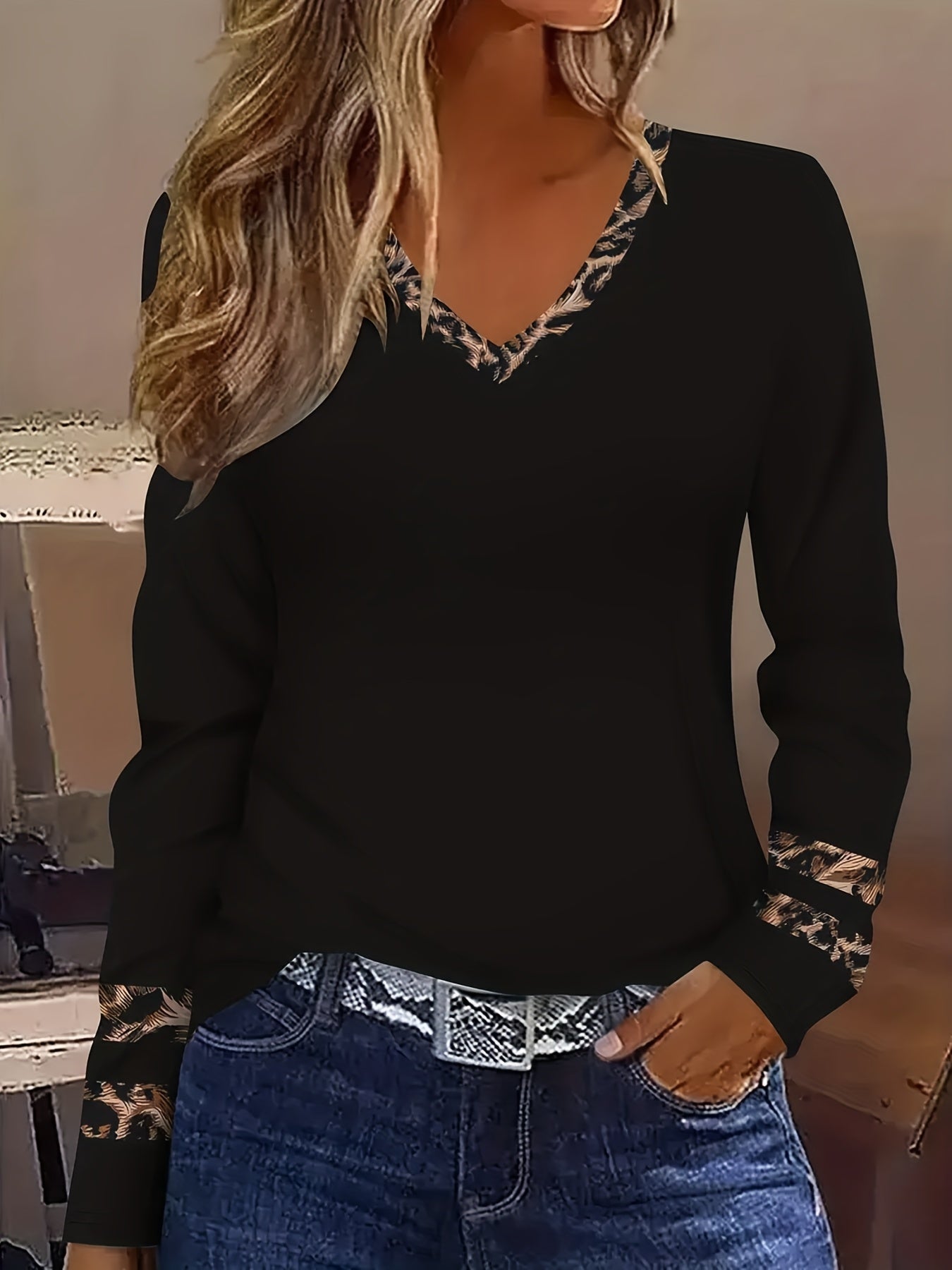 Pavlina - Chic Gestreept T-shirt met V-hals