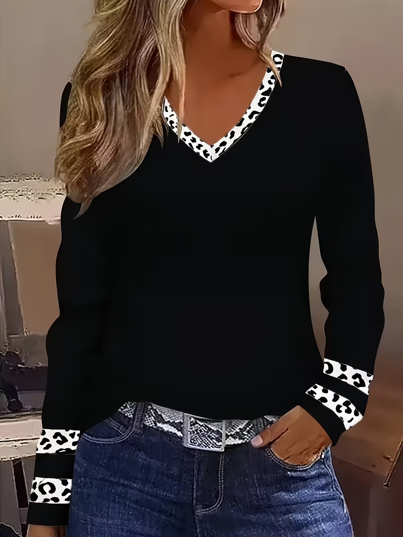 Pavlina - Chic Gestreept T-shirt met V-hals