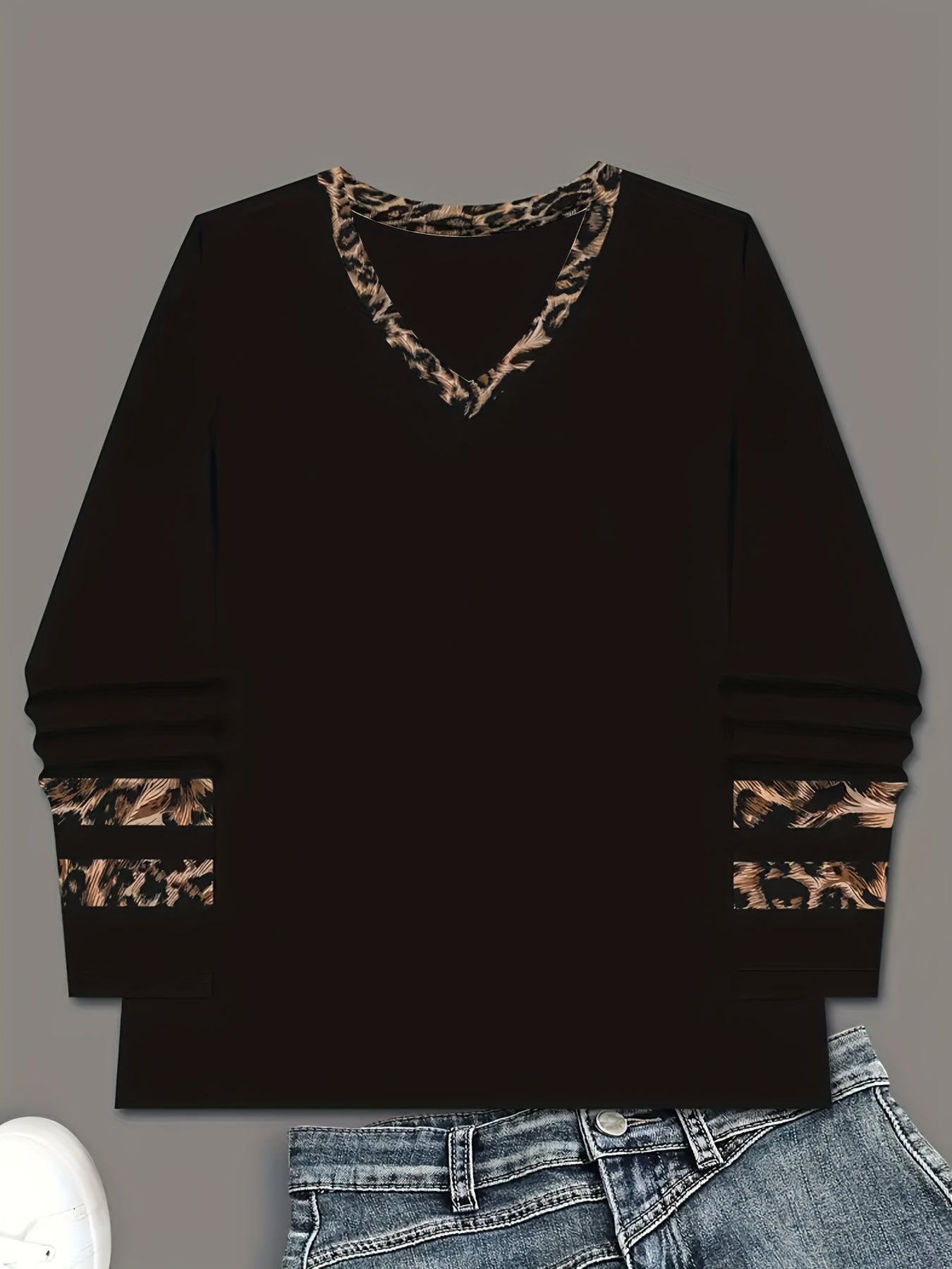 Pavlina - Chic Gestreept T-shirt met V-hals