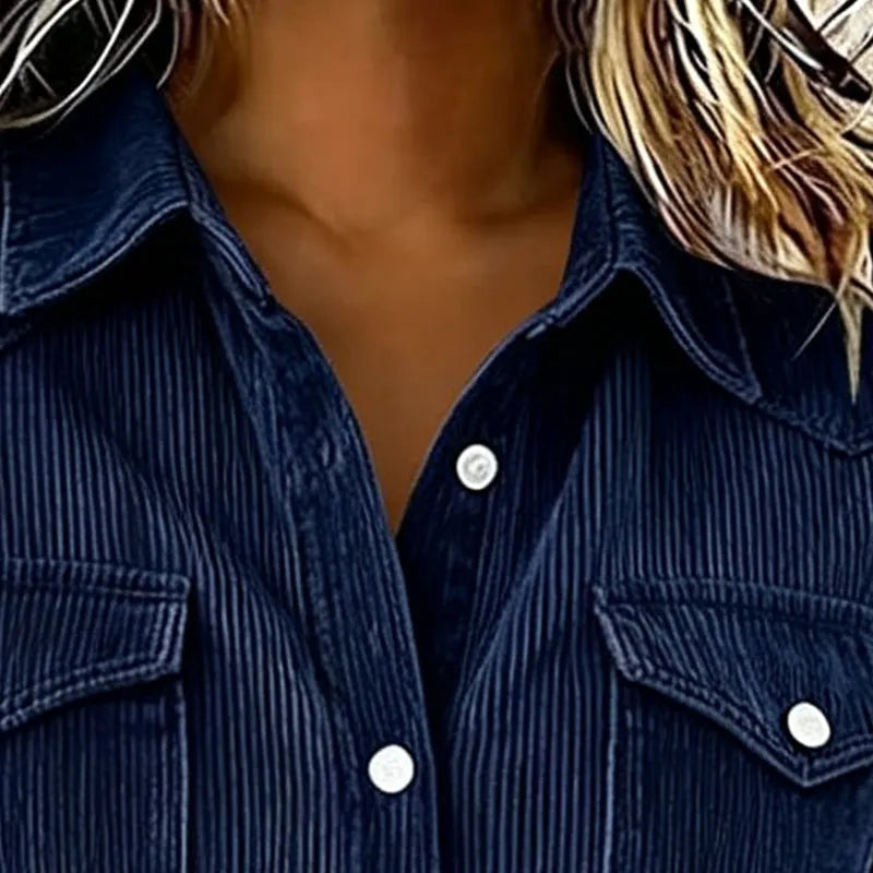 Sigrid - Gestreepte damesblouse met knopen en zakken